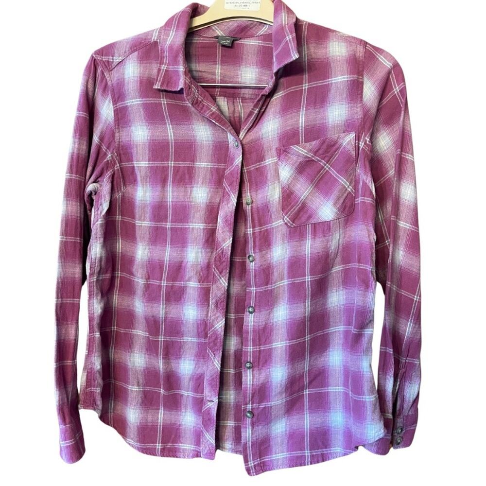 Eddie Bauer women’s pink plaid cotton long sleeve top. Size M